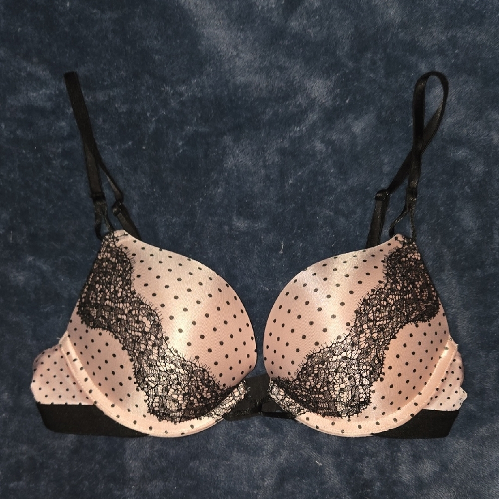 Victoria's Secret Bombshell Plunge Push Up Bra 32A